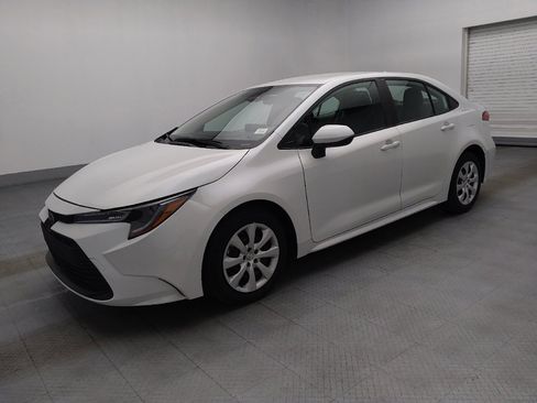 Used 2025 Toyota Corolla LE FWD image 2