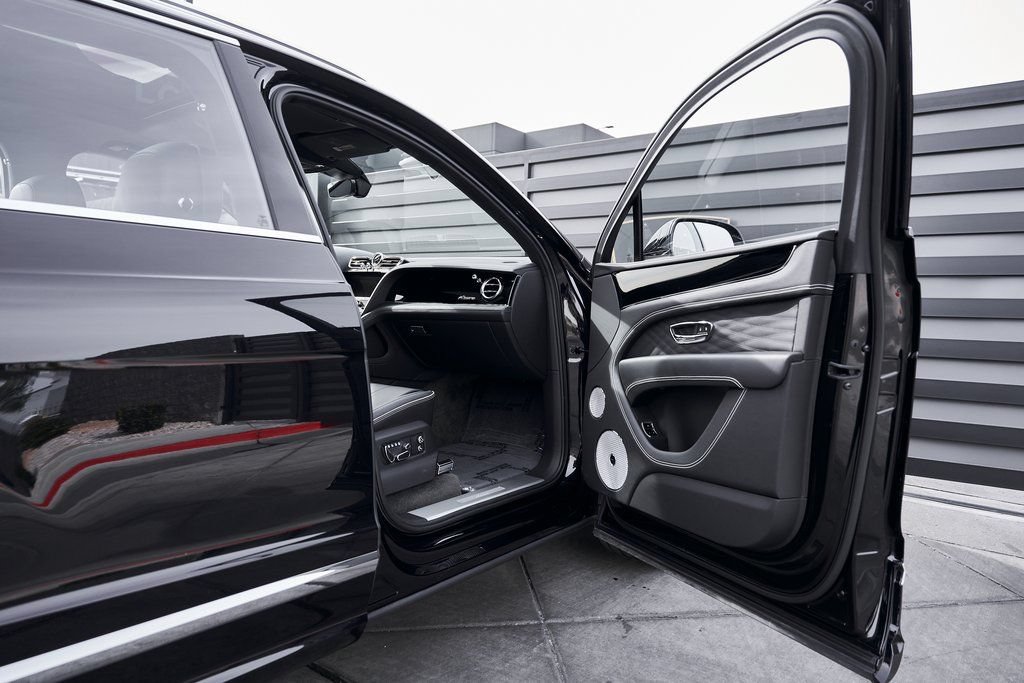 Used 2023 Bentley Bentayga Extended Wheelbase AWD/4WD image 23