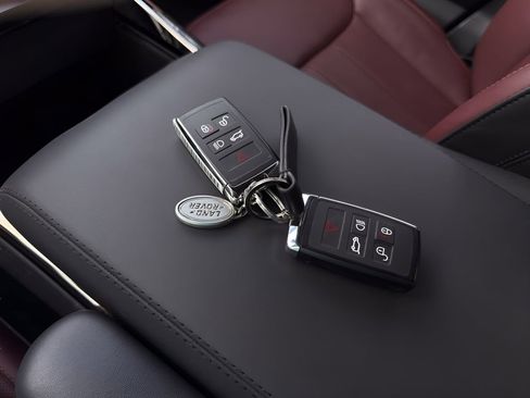 Used 2025 Land Rover Range Rover Sport Dynamic SE image 34