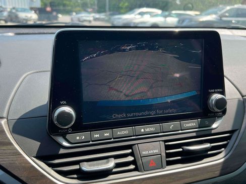 Used 2023 Nissan Altima 2.5 SV FWD image 14