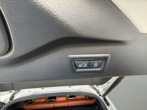 Used 2026 BMW X5 sDrive40i w/ M Sport Package image 25