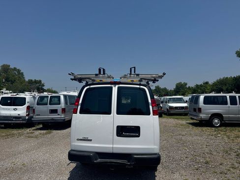 Used 2017 Chevrolet Express 2500 Extended RWD image 6