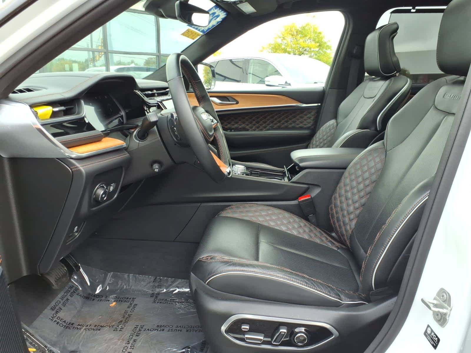 Used 2023 Jeep Grand Cherokee Summit AWD/4WD image 11