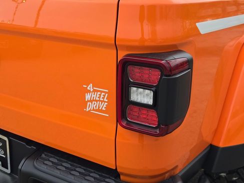 New 2026 Jeep Gladiator Rubicon w/ Whitecap Package AWD/4WD image 12