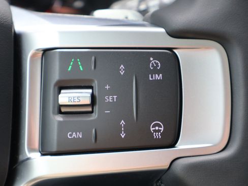 Certified 2025 Land Rover Discovery S AWD/4WD image 17