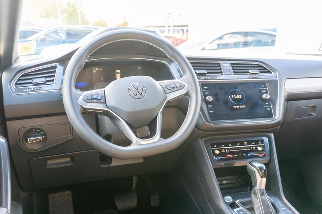 Used 2023 Volkswagen Tiguan SE AWD/4WD image 14
