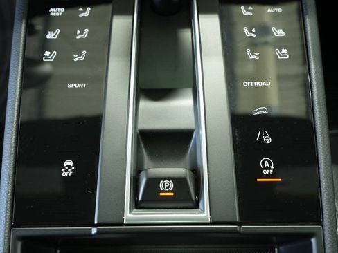 New 2025 Porsche Macan image 22