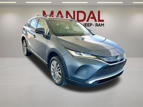 Used 2022 Toyota Venza XLE AWD/4WD image 4