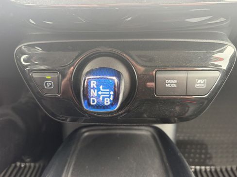 Used 2022 Toyota Prius LE FWD image 32