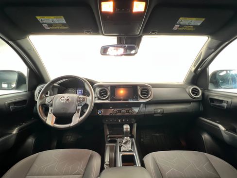 Used 2019 Toyota Tacoma TRD Sport w/ Technology Package RWD image 9