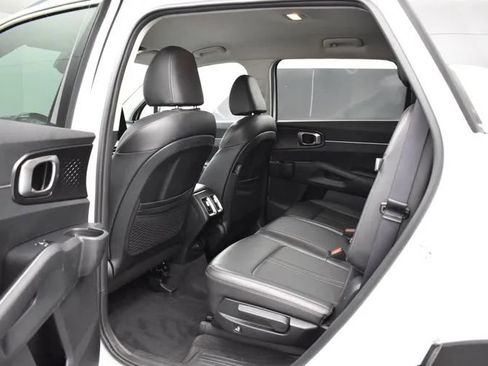 Used 2024 Kia Sorento S FWD image 15