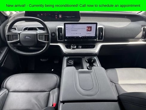 Used 2026 Ford Expedition Platinum w/ Driver's Package AWD/4WD image 4