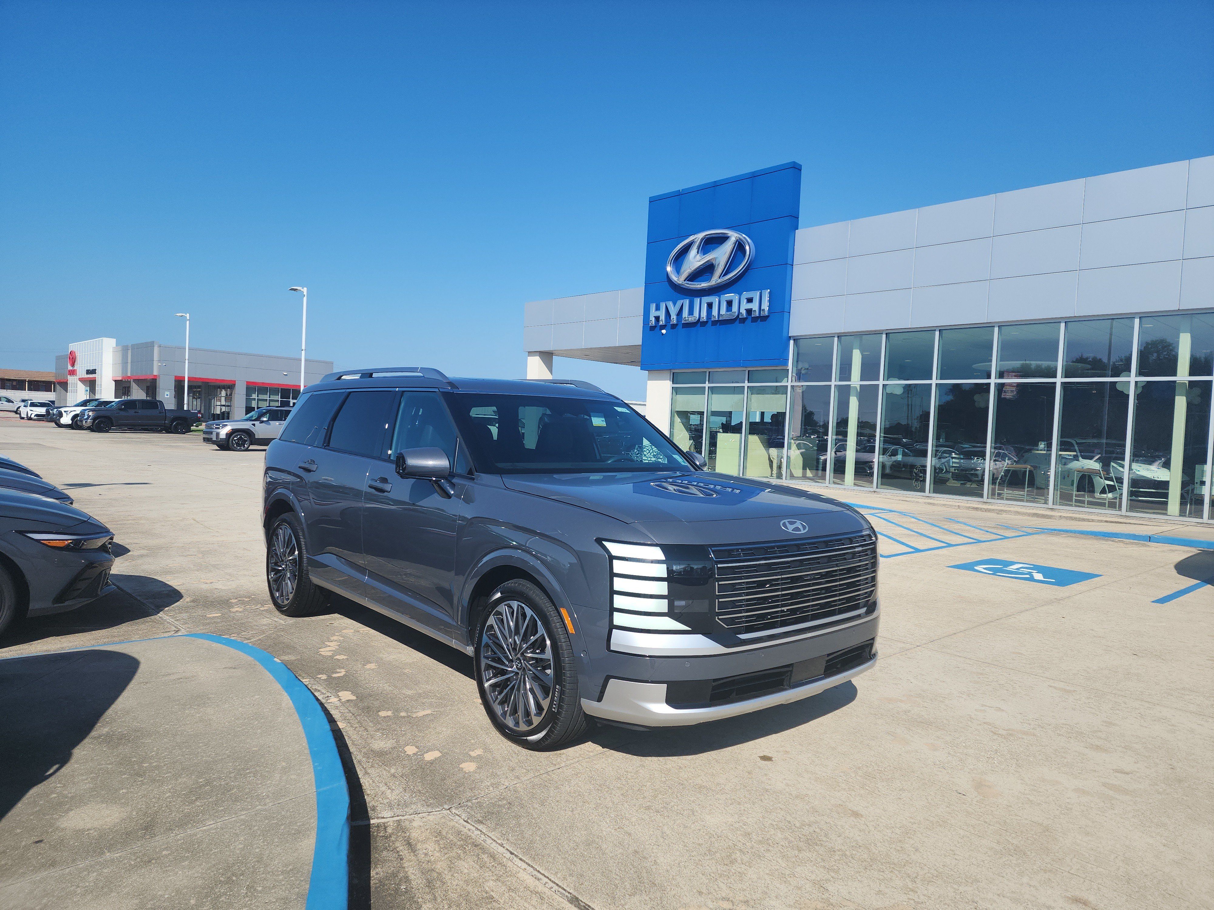 Used 2026 Hyundai Palisade Calligraphy FWD image 1
