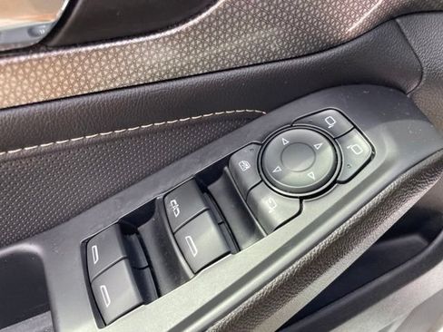 Used 2022 Chevrolet Traverse Premier AWD/4WD image 12
