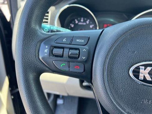 Used 2016 Kia Sedona LX w/ LX Convenience Package FWD image 14