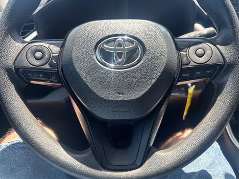Used 2022 Toyota RAV4 LE FWD image 13