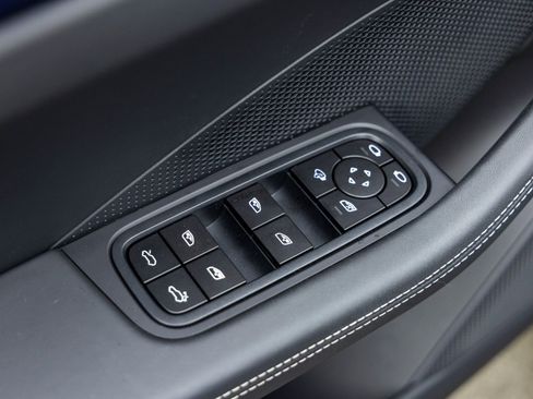 New 2025 Porsche Macan Turbo Electric image 22