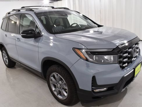 Used 2025 Honda Passport TrailSport image 5