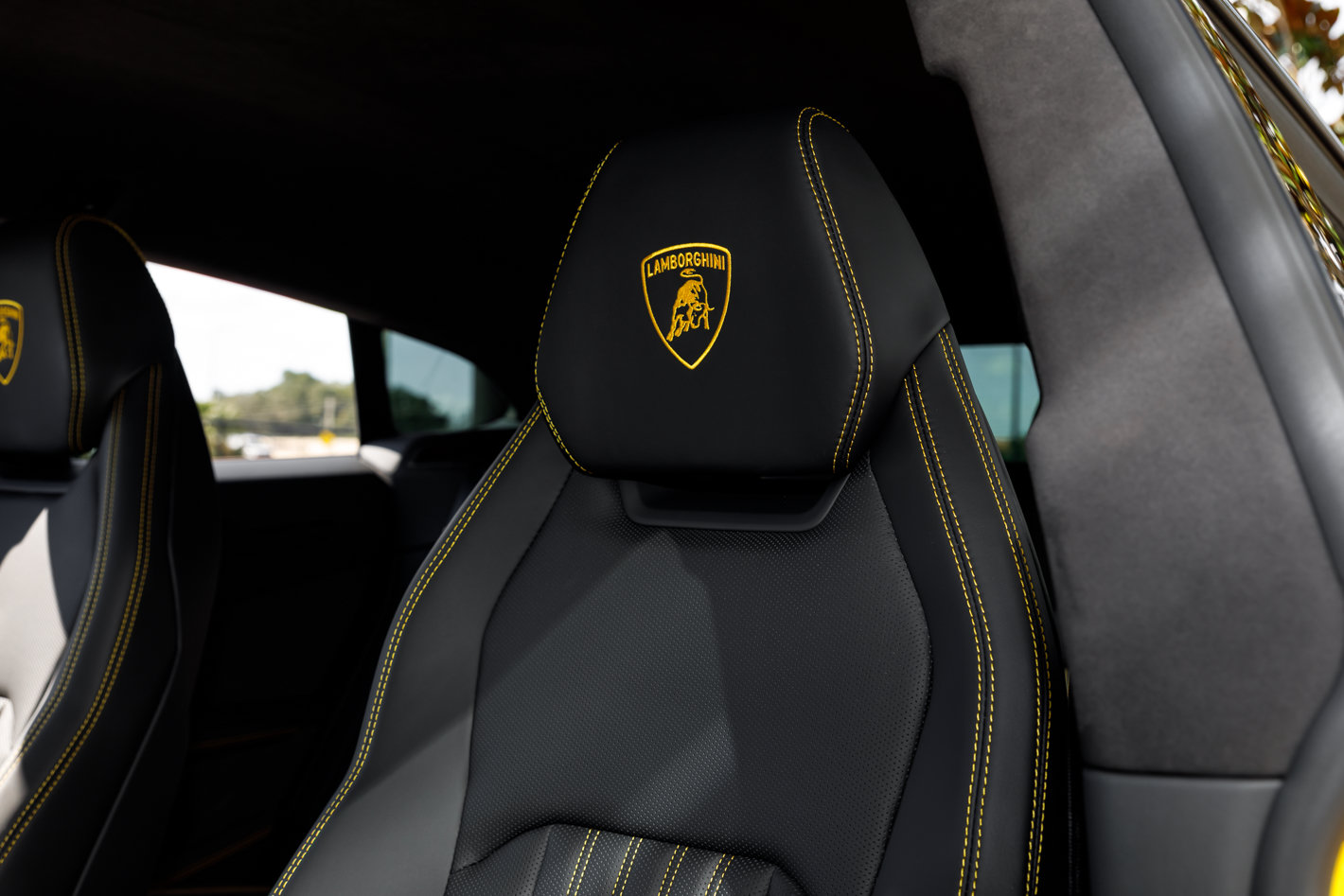 Used 2025 Lamborghini Urus S AWD/4WD image 32