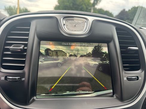 Used 2019 Chrysler 300 Limited AWD/4WD image 34