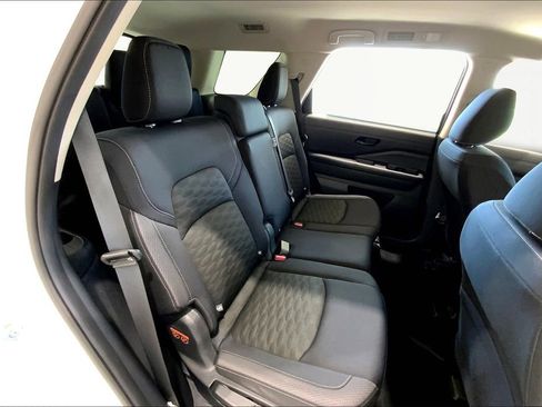 Used 2023 Nissan Pathfinder S image 17