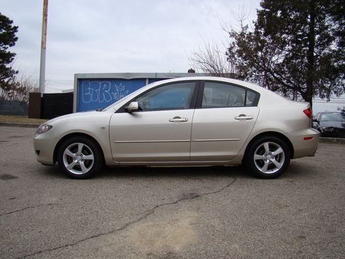 Used 2005 MAZDA MAZDA3 I w/ Pwr & 16" Alloy Wheel Pkg image 7