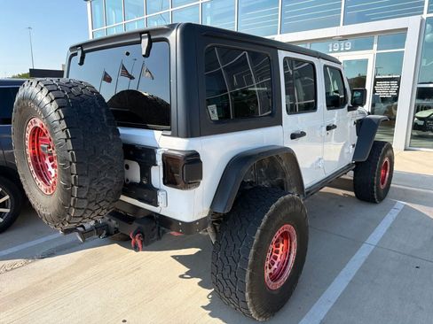 Used 2018 Jeep Wrangler Unlimited Rubicon AWD/4WD image 3