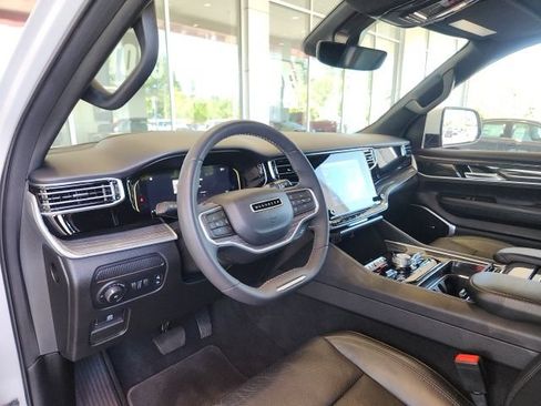 Used 2022 Jeep Wagoneer Series III AWD/4WD image 14