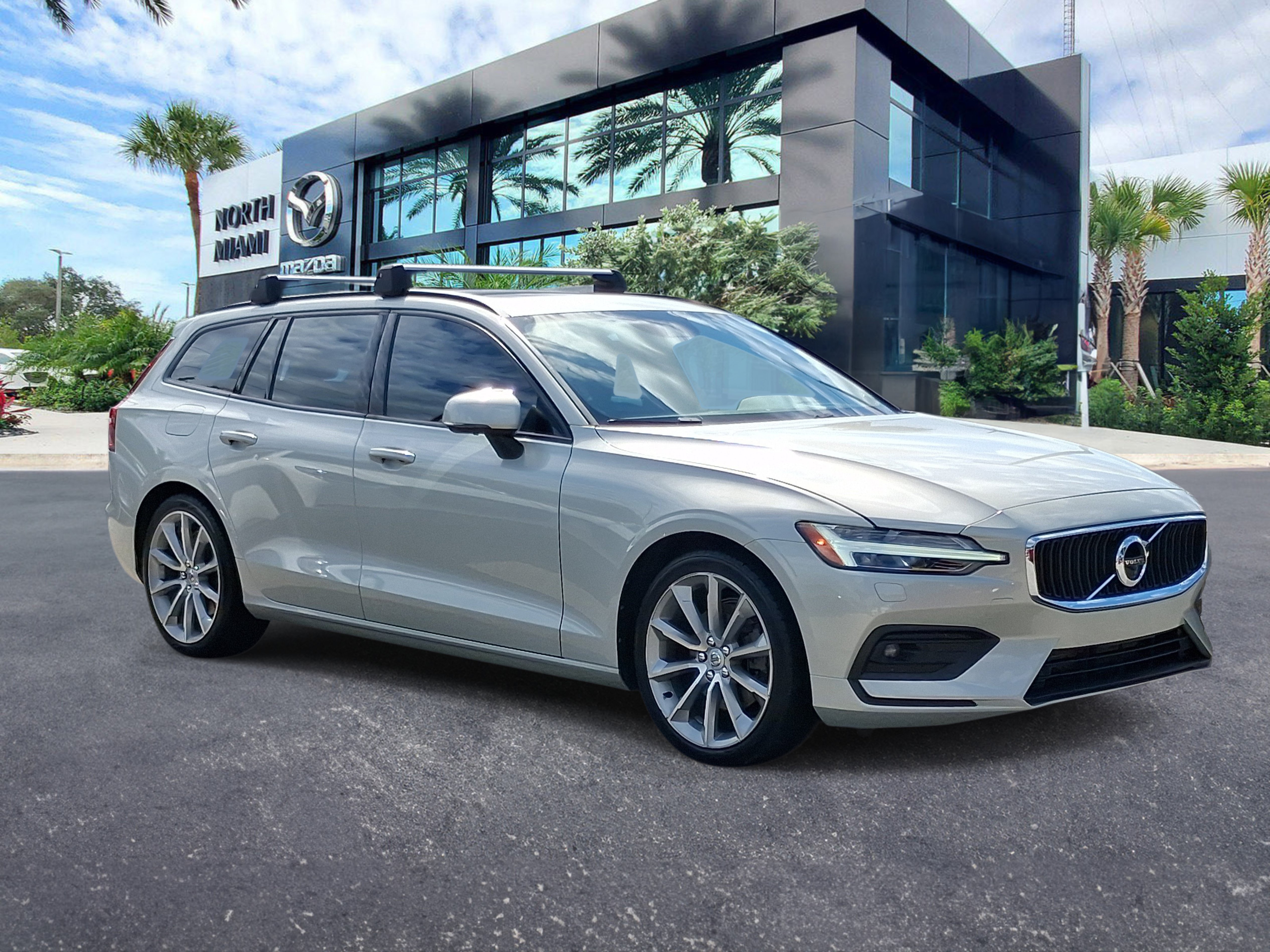 Used 2020 Volvo V60 T5 Momentum FWD image 3