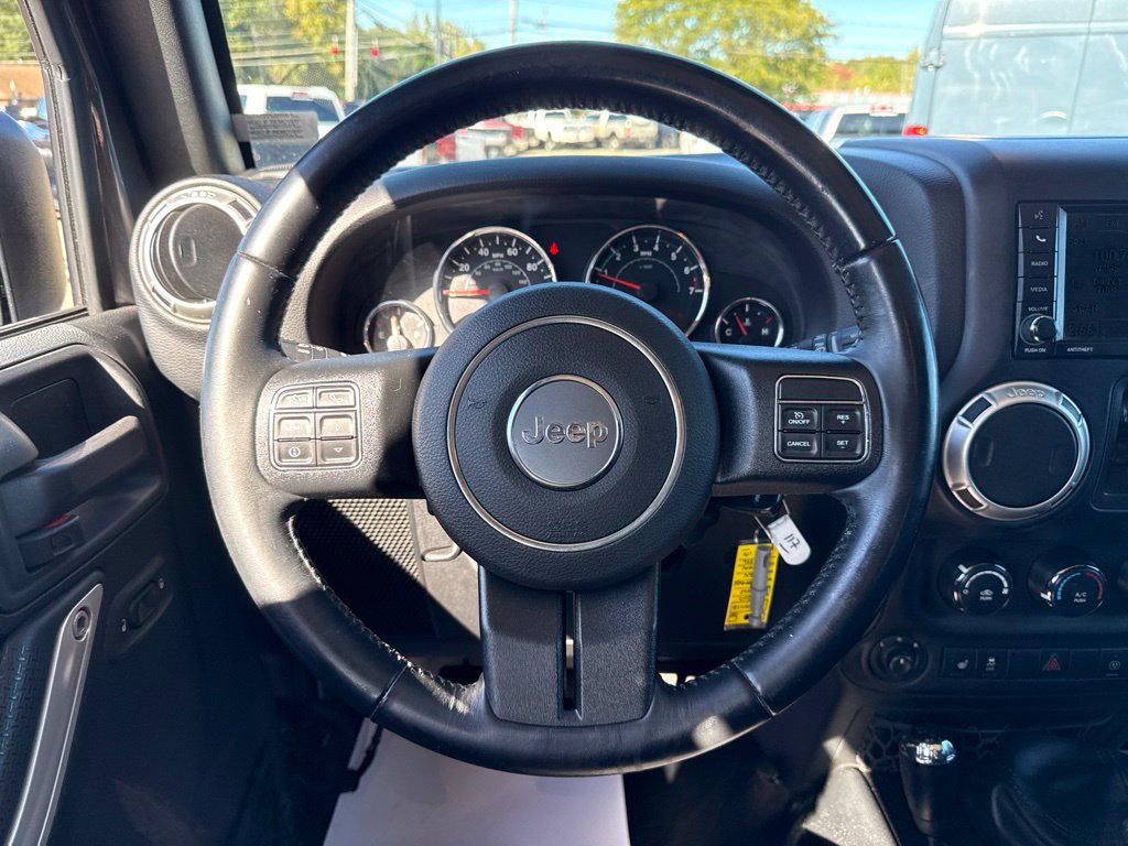 Used 2017 Jeep Wrangler Unlimited Sahara w/ Connectivity Group AWD/4WD image 29