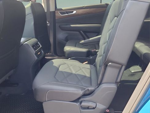 Used 2025 Volkswagen Atlas SE image 13