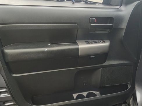 Used 2011 Toyota Tundra 4x4 CrewMax image 8