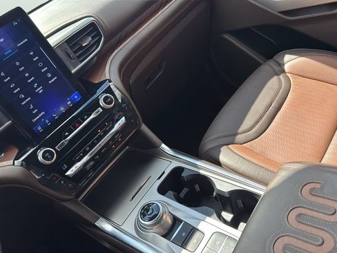 Used 2021 Ford Explorer King Ranch w/ Premium Technology Package RWD image 20