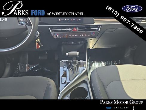 Used 2023 Kia Niro LX image 12