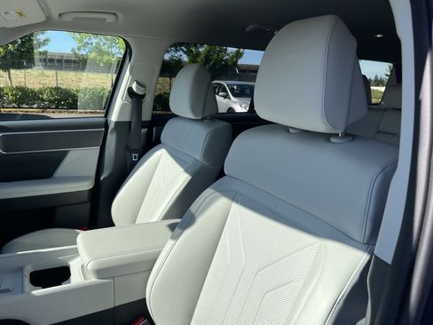 Used 2025 Hyundai Santa Fe SEL FWD image 19