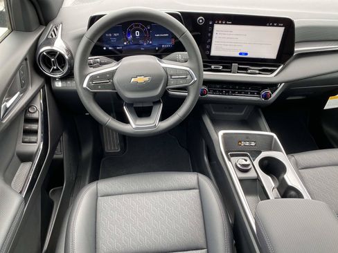 New 2026 Chevrolet Equinox LT w/ Convenience Package II AWD/4WD image 8