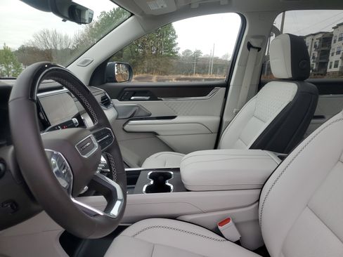 Used 2025 GMC Acadia Denali w/ Super Cruise Package image 14