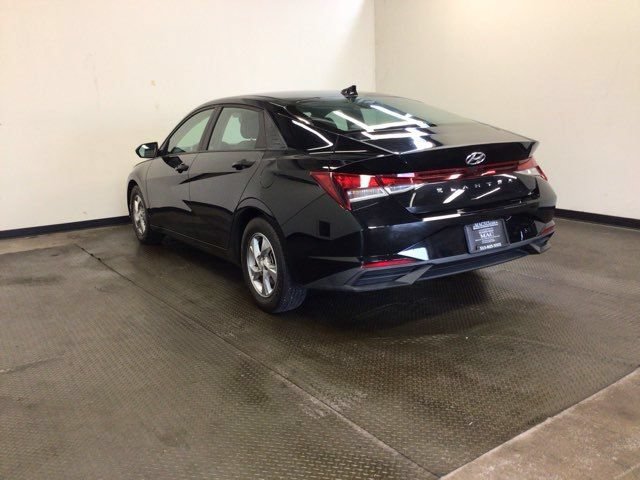 Used 2021 Hyundai Elantra SE FWD image 4