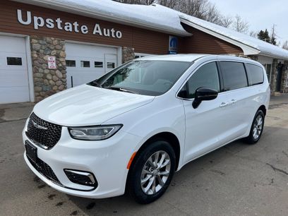 New 2026 Chrysler Pacifica Select