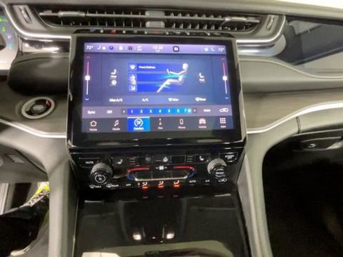 Used 2023 Jeep Grand Cherokee 4WD 4xe image 32