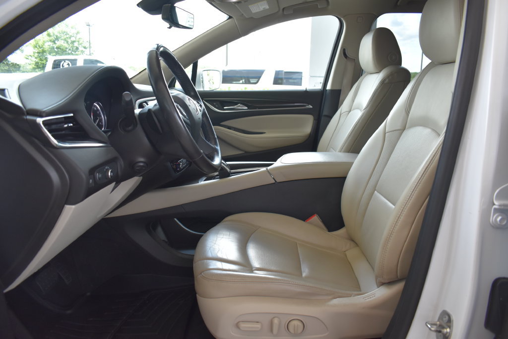 Used 2018 Buick Enclave Premium w/ Experience Buick Package FWD image 3