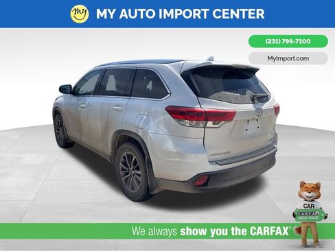 Used 2019 Toyota Highlander XLE AWD/4WD image 3