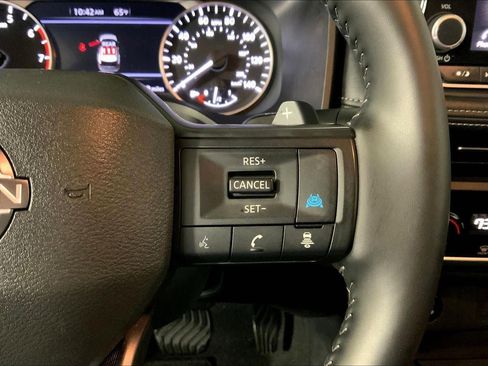 Used 2025 Nissan Rogue SV image 19