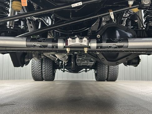 Used 2025 Ford F450 Platinum w/ FX4 Off-Road Package image 15