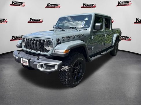 Used 2025 Jeep Gladiator Sport AWD/4WD image 1