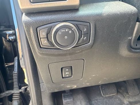 Used 2016 Ford F150 Platinum w/ Equipment Group 701A Luxury AWD/4WD image 13