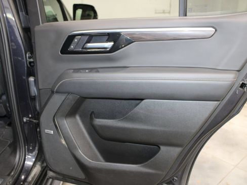 Used 2025 Chevrolet Tahoe Premier RWD image 33