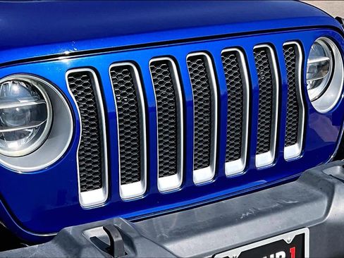 Used 2020 Jeep Wrangler Unlimited Sahara image 30