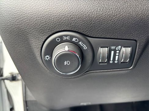 Used 2023 Jeep Compass Latitude image 24