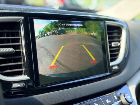 Used 2023 Chrysler Pacifica Touring-L FWD image 14